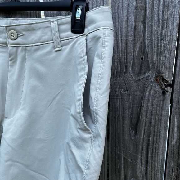 Under Armour Men's 32 UA Tech Stretch Khaki Golf Shorts Performance 1350071 - Picture 4 of 13